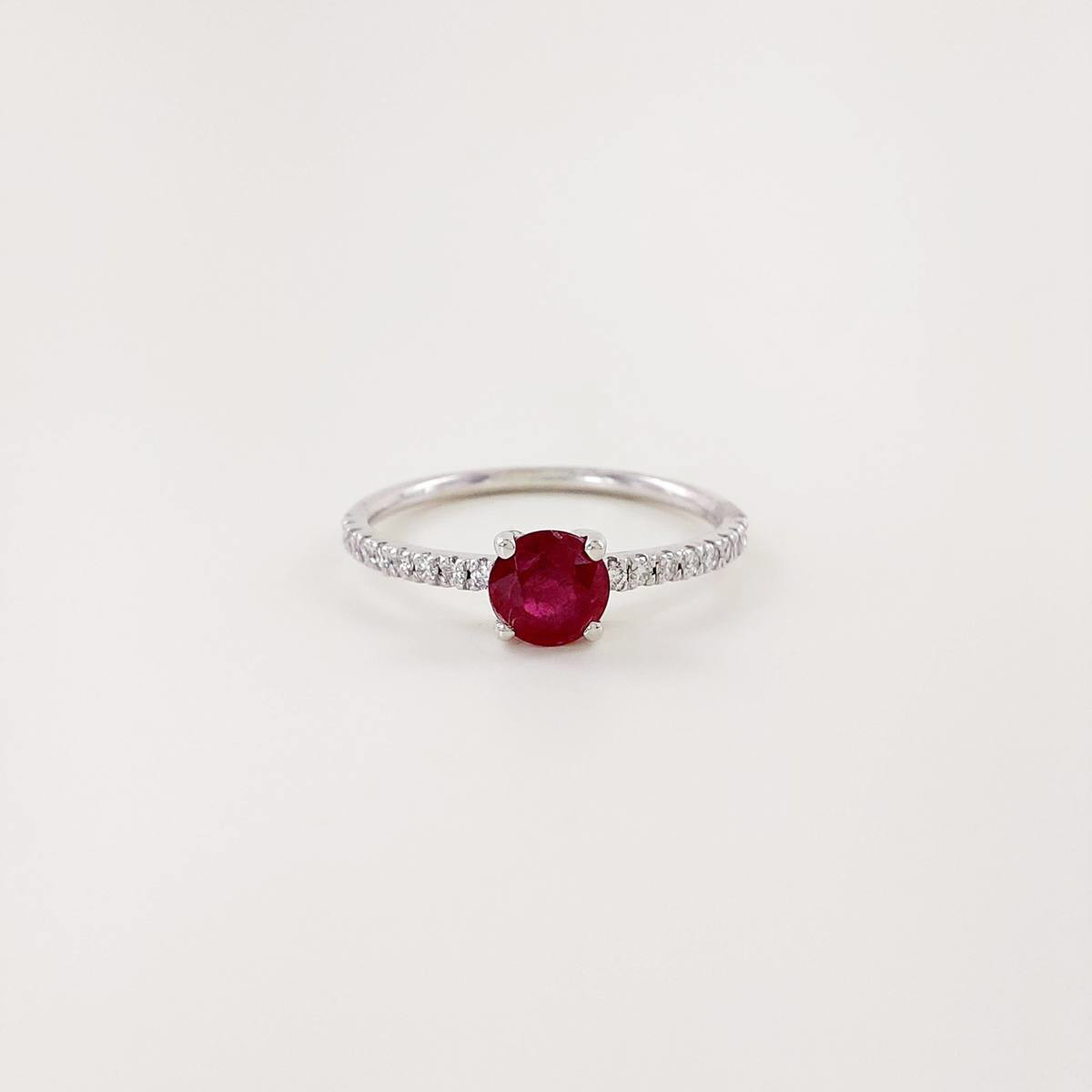 ANILLO RUBÍ 0,70 CT Y BRILLANTES 0,16 CT