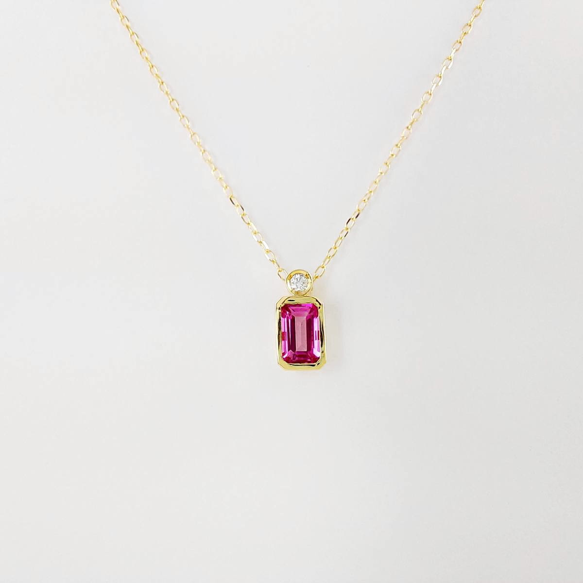 COLGANTE BRILLANTE 0,015 CT Y TOPACIO ROSA
